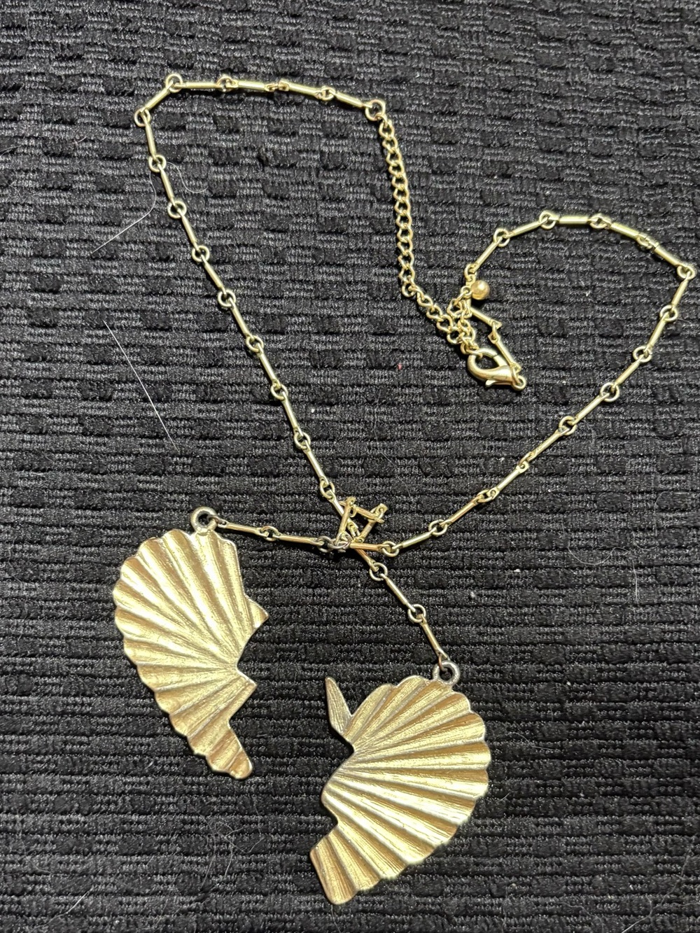 Gold Shell Pendant Necklace - Women's Beach-Inspired Jewelry